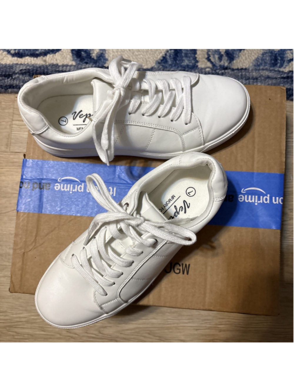 Vepose Women's Fashion Sneakers All White Flat Walking/Tennis Memory Foam size 7